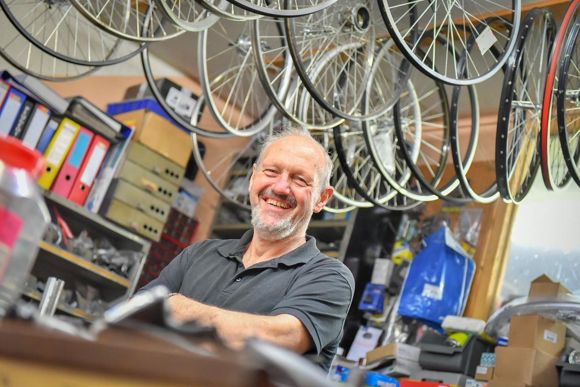 02 portret fietsenmaker Rouw Zaandam beeld Meneer de Fotograaf Zaandam